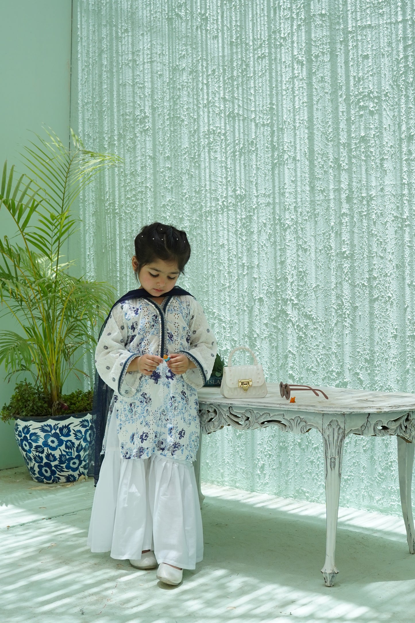 Blue-white gharara