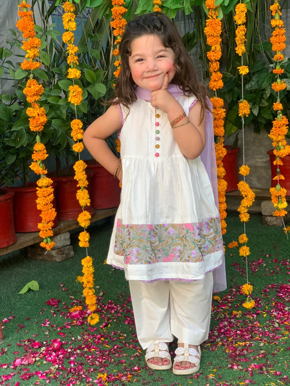White Shalwar Kameez (Wleid23)