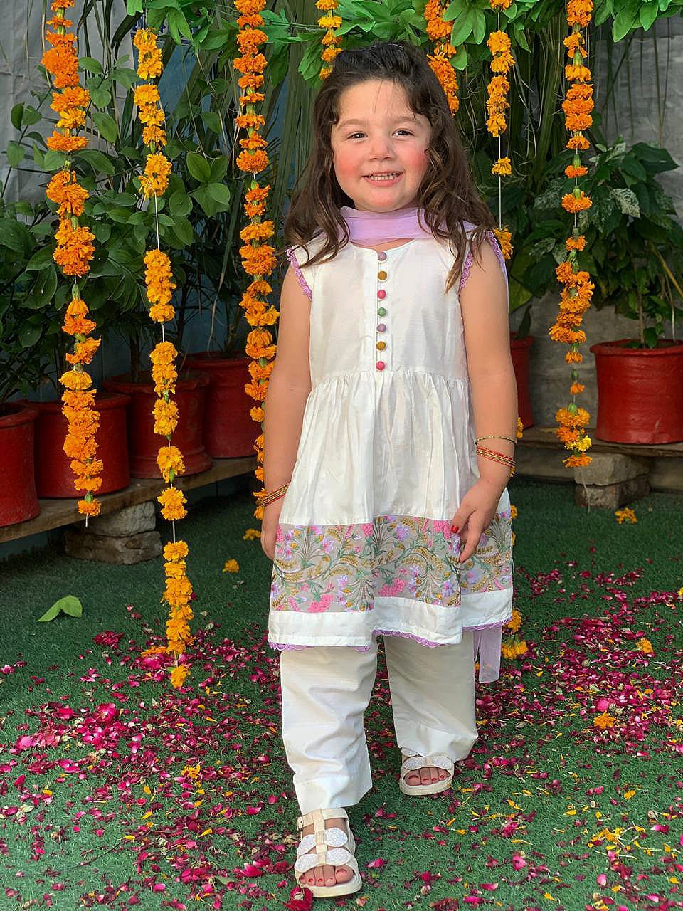 White Shalwar Kameez (Wleid23)